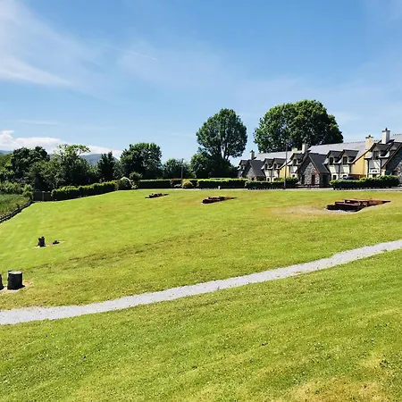 With View Of Bay Estuary Vakantiehuis