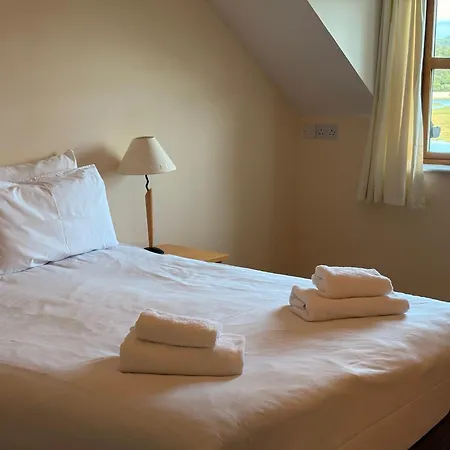 With View Of Bay Estuary Vakantiehuis